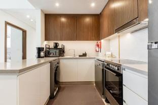ElegantEscapes - Large 2BR w/ Marina and Sea View Vacation rental in Dubai