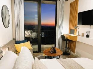 Sunset Studio @OneRosebank Vacation rental in Johannesburg