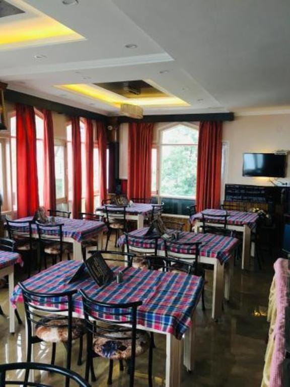 Hotel Kufri Holiday Inn Hotel in Himachal Pradesh