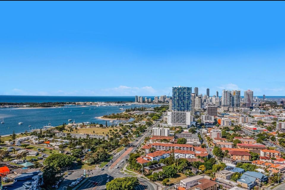 Blue Water Bay Luxury Villas - Southport Apartment in Main Beach