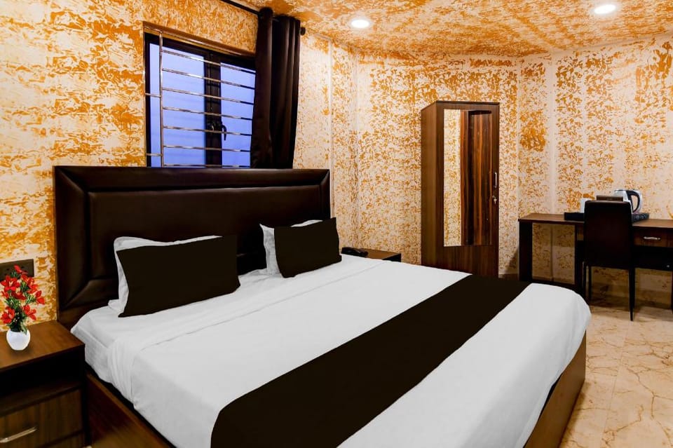 Super Townhouse Oak Sealdah Railway Station Near Creek Row Hotel in Kolkata