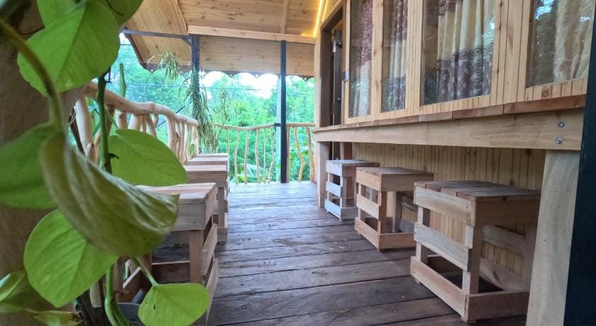 Gisban Wood Cabana & Hostel Bed and Breakfast in Sri Lanka