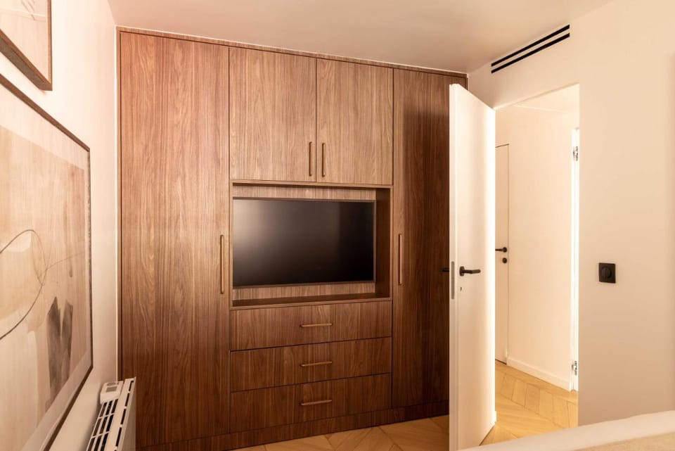 chic A C central apt - 2bdr 6p - faubourg s denis Apartment in Paris
