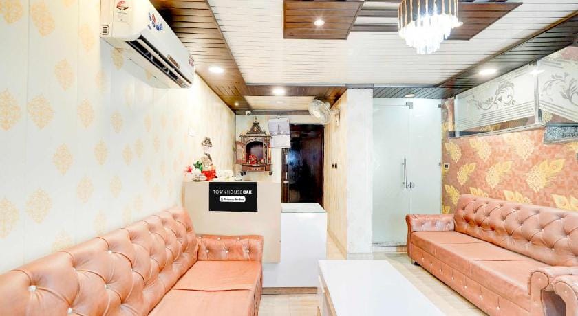 Townhouse Oak Rispana Bridge Dehradun Hotel in Dehradun