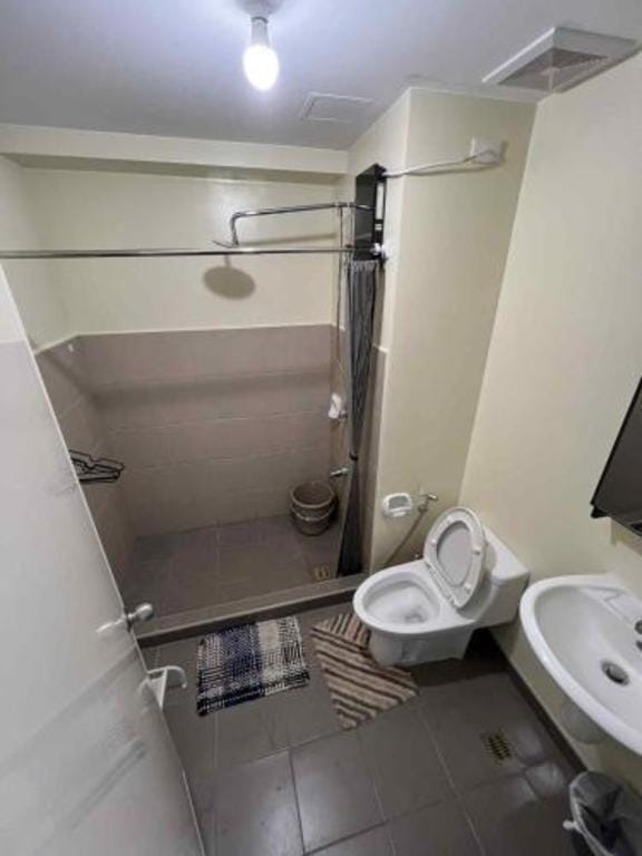 Q Inn Serin East Tagaytay City Apartment hotel in Nasugbu