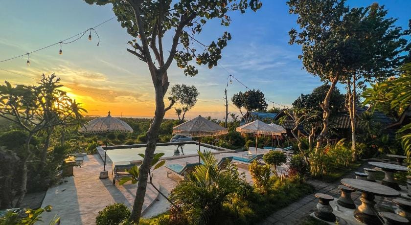Secret Triangle Hotel in Nusapenida