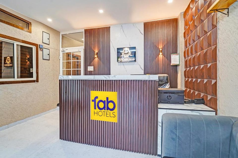 FabHotel Amrit Palace - 400m From Atal Bihari Vajpayee Stadium Near Bombay Hospital Bus Stop Hotel in India