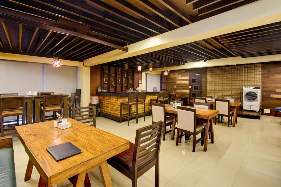 Super Townhouse Balewadi Stadium Pune Formerly Hotel Sarovar Hotel in Pune