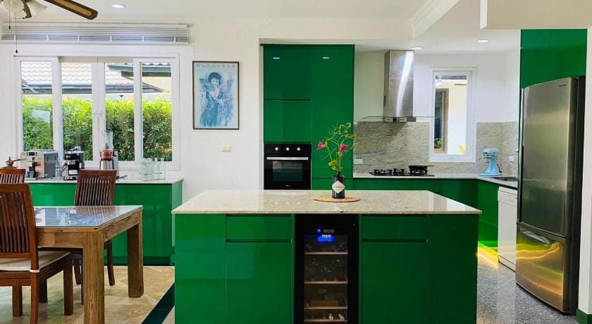 Hidden Villa Oasis Private Pool 2km to BeachMall Villa in Nong Kae