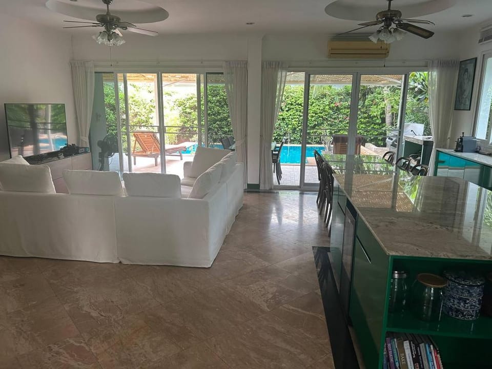 Hidden Villa Oasis Private Pool 2km to BeachMall Villa in Nong Kae
