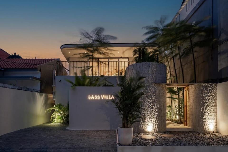 New SASS Villa - Stylish & Modern 3BR at Seminyak Villa in North Kuta