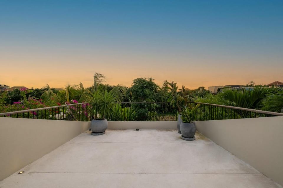 New SASS Villa - Stylish & Modern 3BR at Seminyak Villa in North Kuta