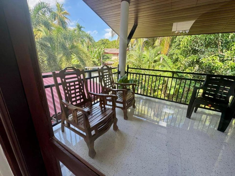 Lake Breeze Villa Hotel in Sri Lanka