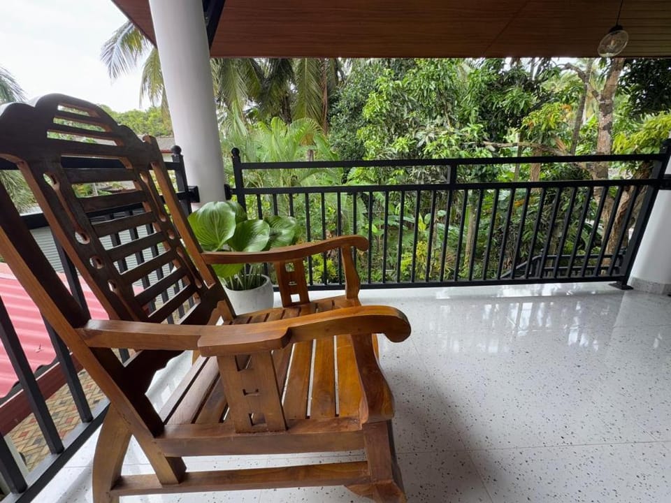 Lake Breeze Villa Hotel in Sri Lanka