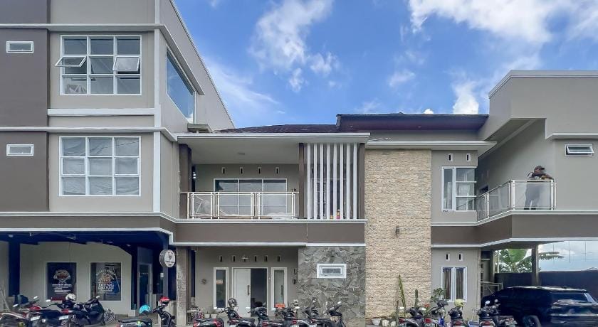 Urbanview Hotel Dieng Chill House Syariah Hotel in Indonesia