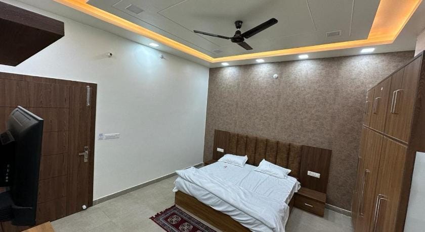 Hotel Divine Cloud By- IHCS Group Of Hotels Hotel in Uttar Pradesh