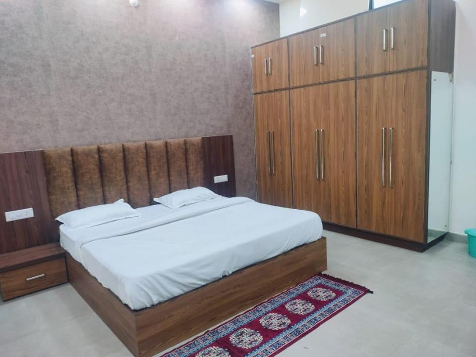 Hotel Divine Cloud By- IHCS Group Of Hotels Hotel in Uttar Pradesh