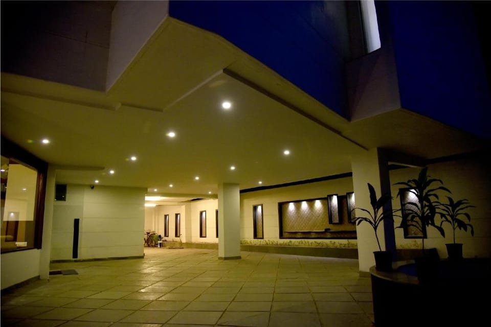 Hotel Skylight Hotel in Vadodara