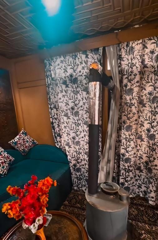 Dilshad group of houseboat Hotel in India