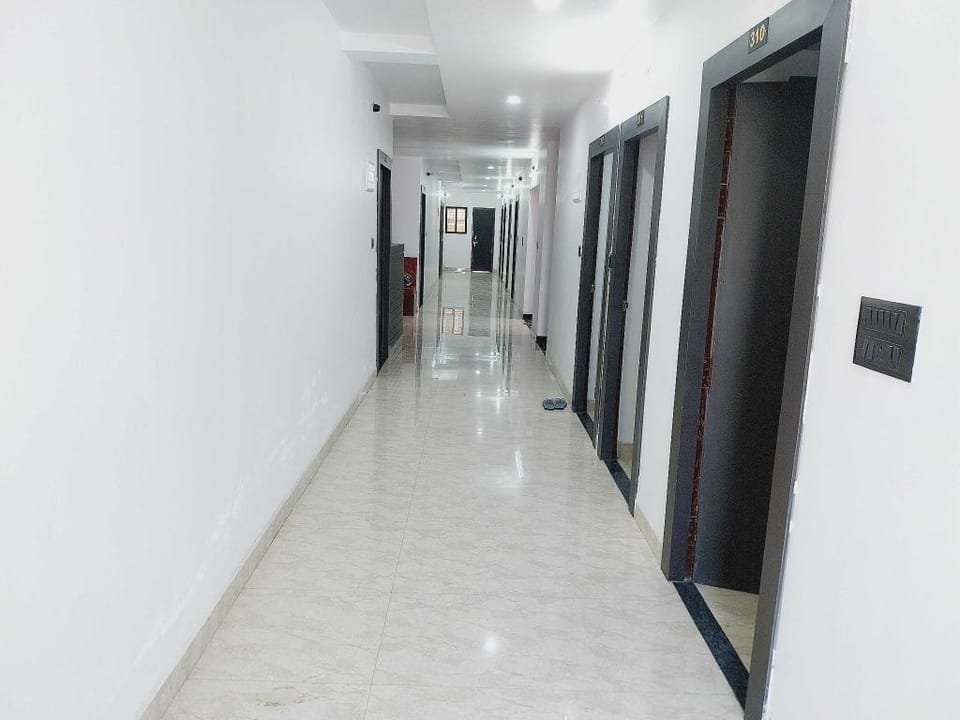 POP 83543F Hotel Swarun & Banquet Hall Hotel in India