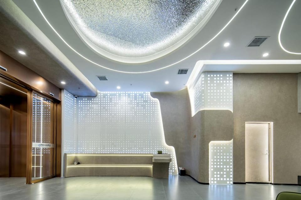 AI Lives In The Future Hotel - Xi'an Dayan Pagoda Xiaozhai Subway Station Hotel in Xian