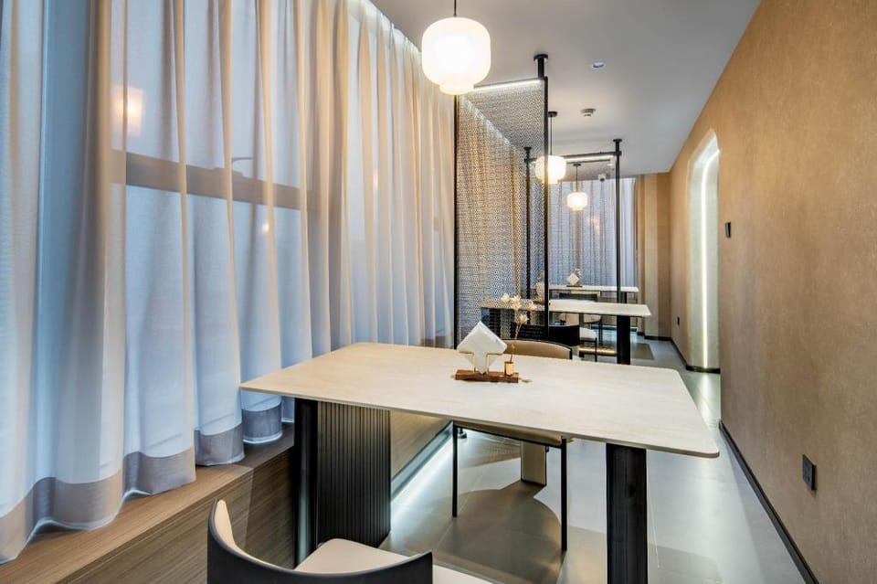 AI Lives In The Future Hotel - Xi'an Dayan Pagoda Xiaozhai Subway Station Hotel in Xian