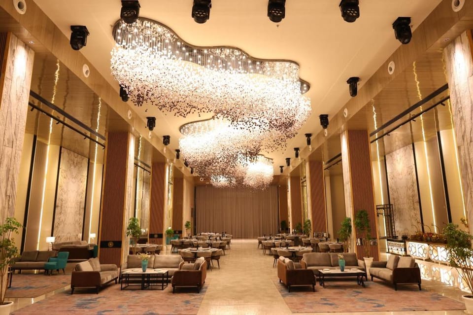 LE PARC HOTEL & BANQUETS an initiative by SHER-E-PUNJAB Hotel in Uttar Pradesh