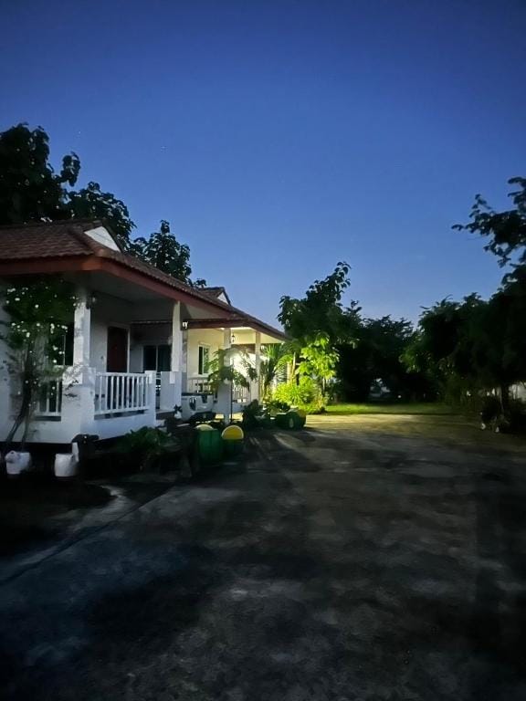 กี่วี่รีสอร์ท Resort in Laos