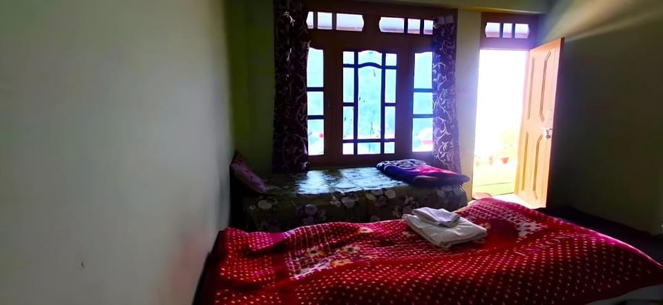 Shiv Shambu Cafe and Guest House Hotel in Himachal Pradesh