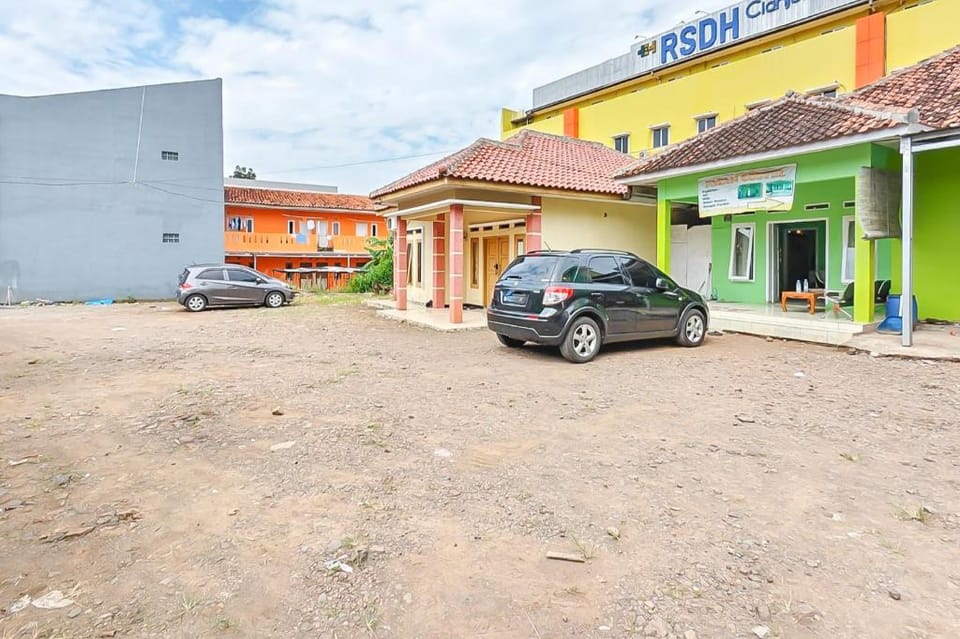 RedDoorz near RS Dr. Hafiz Cianjur Hotel in West Java
