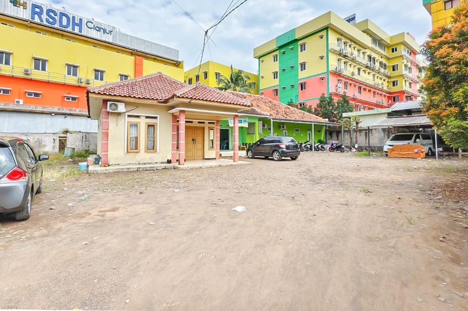 RedDoorz near RS Dr. Hafiz Cianjur Hotel in West Java