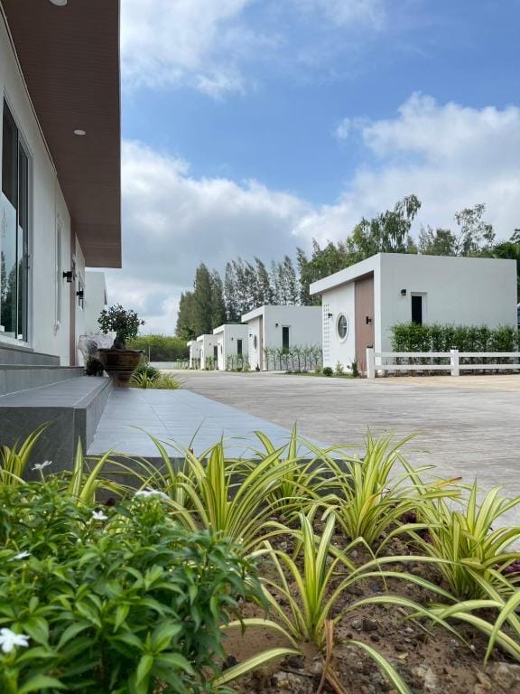 พิชญะวิลล์รีสอร์ท Pitchaya ville resort Resort in Laos