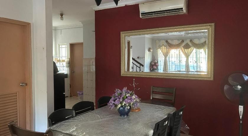 Homestay demak laut Hotel in Kuching
