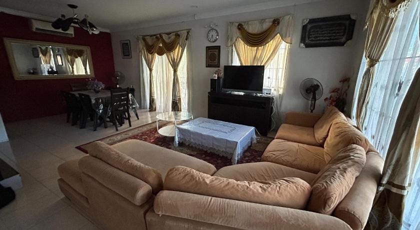 Homestay demak laut Hotel in Kuching