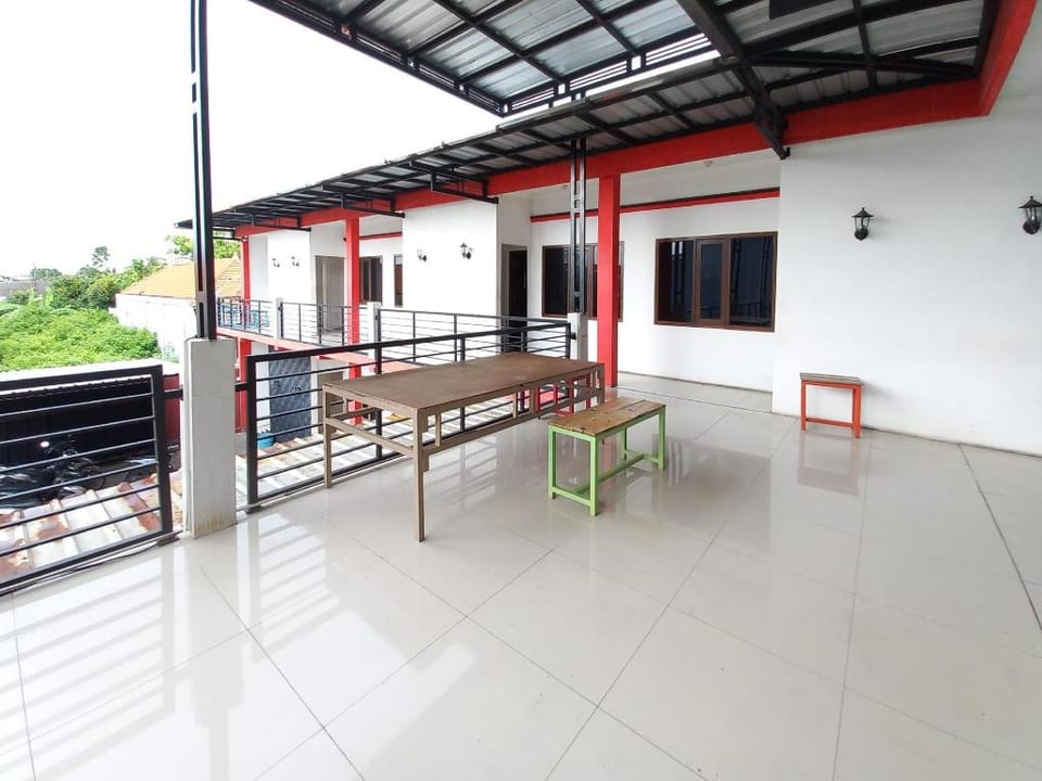 RedDoorz Syariah @ Homestay Bougenville near Taman Alun-Alun Kota Lamongan Hotel in East Java