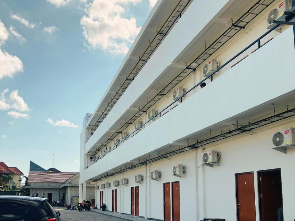 Tentram Guesthouse near Amikom Mitra RedDoorz Hotel in Special Region of Yogyakarta