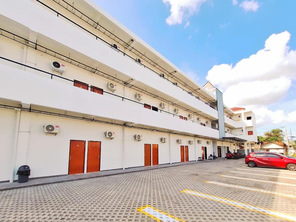 Tentram Guesthouse near Amikom Mitra RedDoorz Hotel in Special Region of Yogyakarta