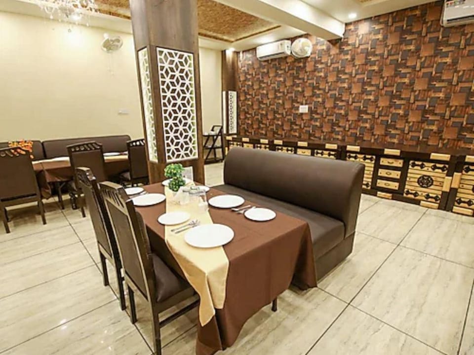 Hotel Sandalwood Apartment in Uttar Pradesh
