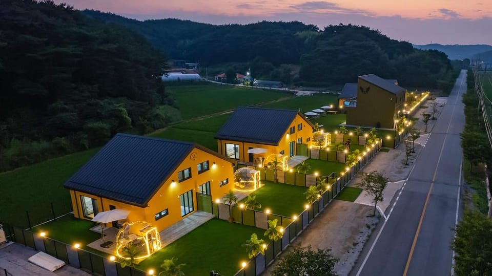 Taean Aloha Oe Pet Pool Villa Bed and Breakfast in South Korea