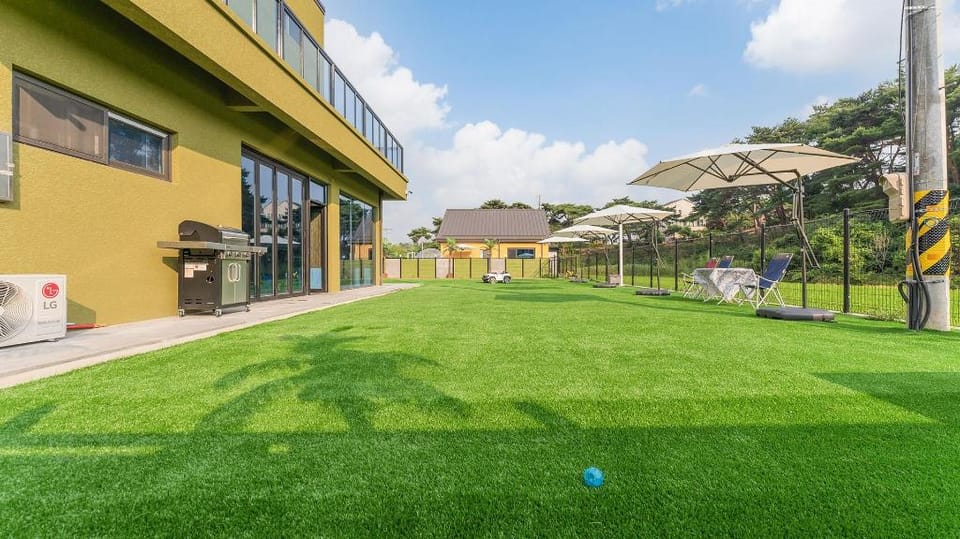 Taean Aloha Oe Pet Pool Villa Bed and Breakfast in South Korea