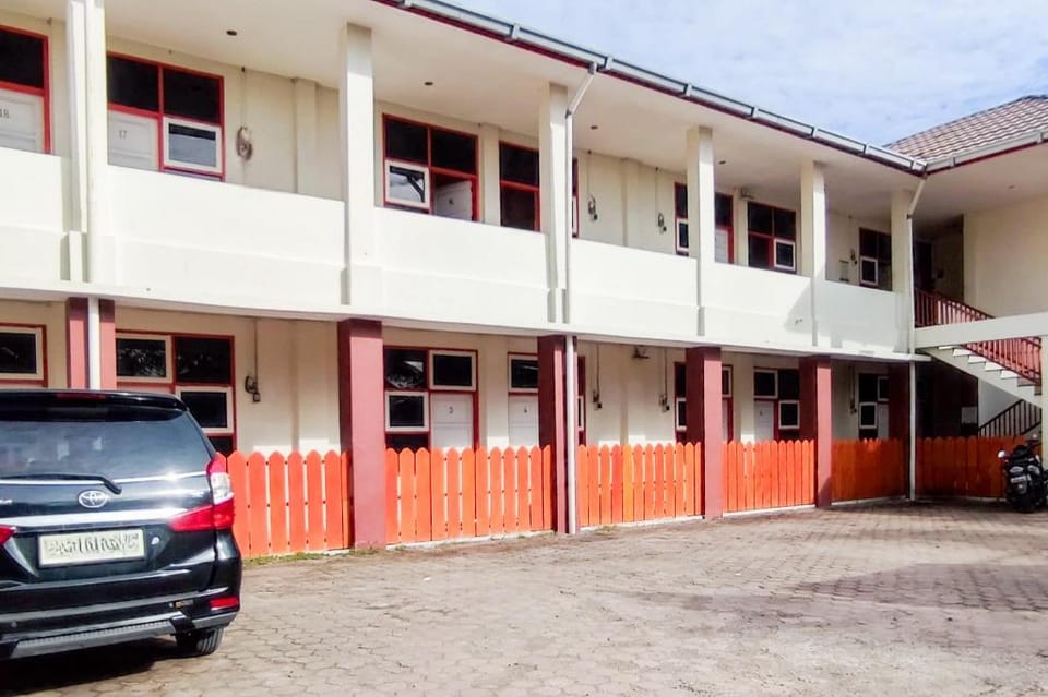 Urbanview Hotel Falah Residence Syariah By RedDoorz Hotel in Padang