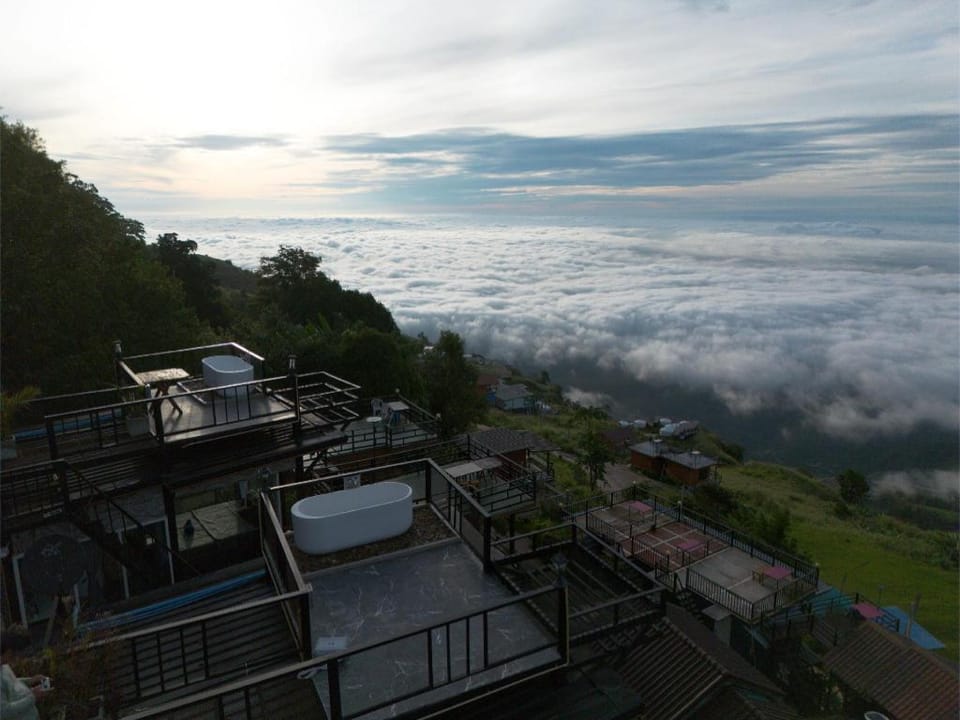 จีโอ ภูทับเบิก Resort in Laos
