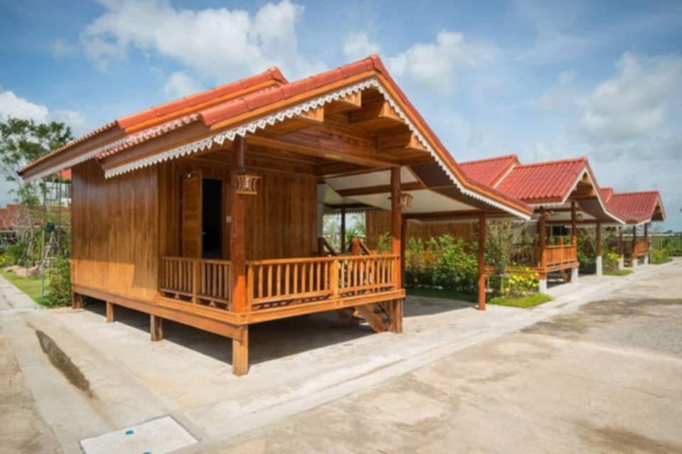เรือนไม้โฮมสเตย์ Resort in Laos
