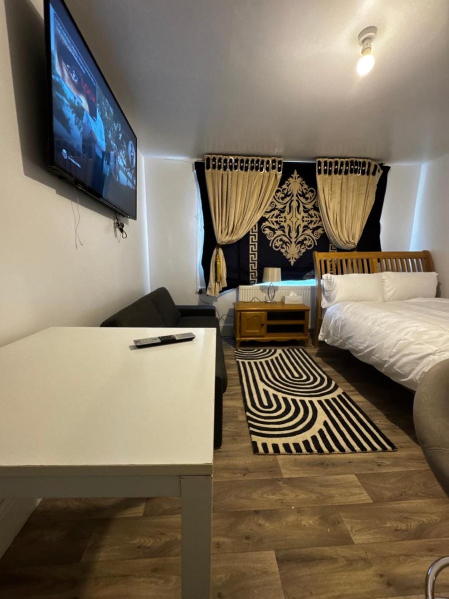 OYO Unique Guestroom - Farnworth, Easy Access to Bolton Hotel in England