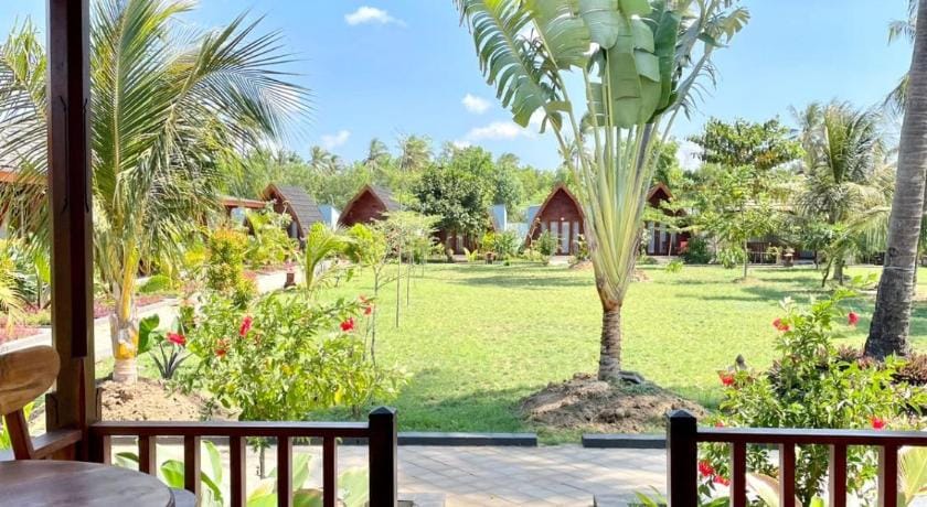 Golden Beach Hotel Hotel in Central Sekotong