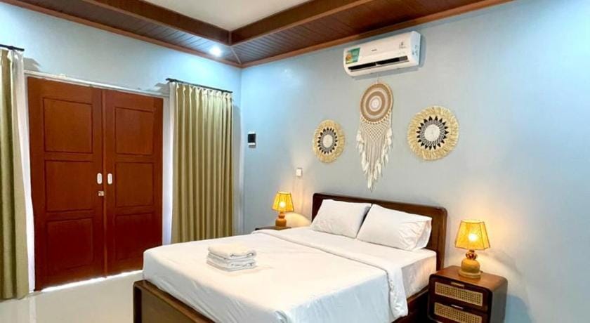 Golden Beach Hotel Hotel in Central Sekotong