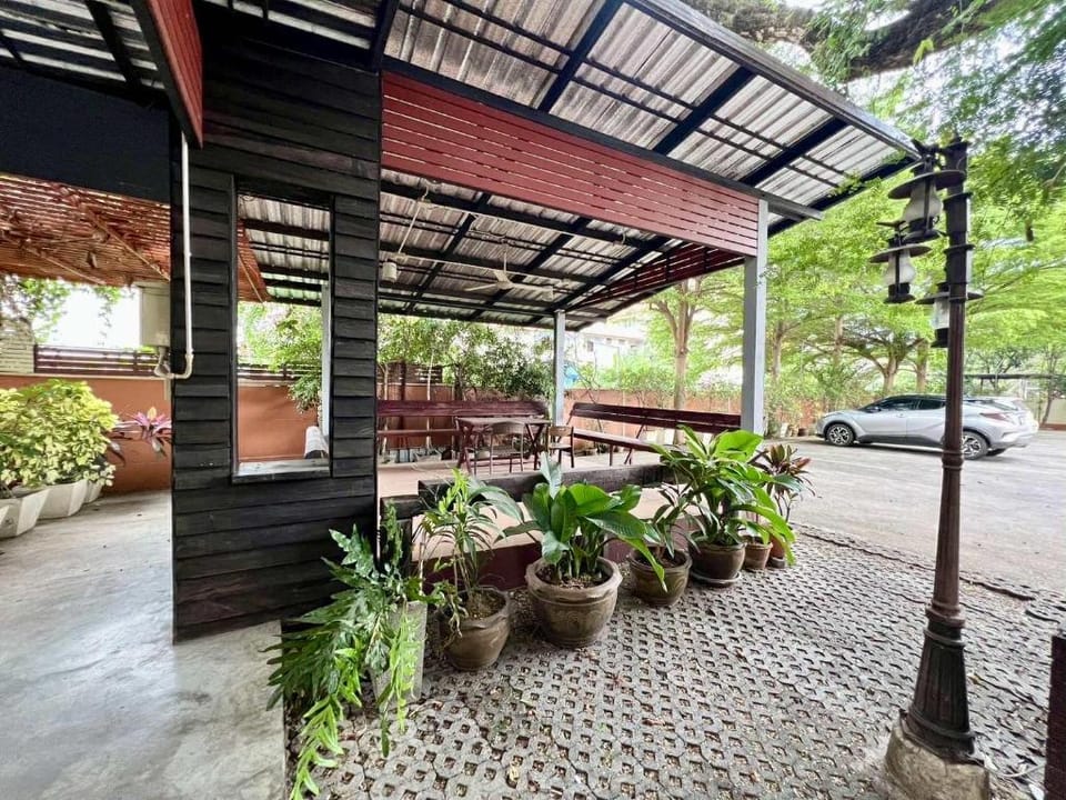 โรงแรมบ้านดวงพร Hotel in Laos