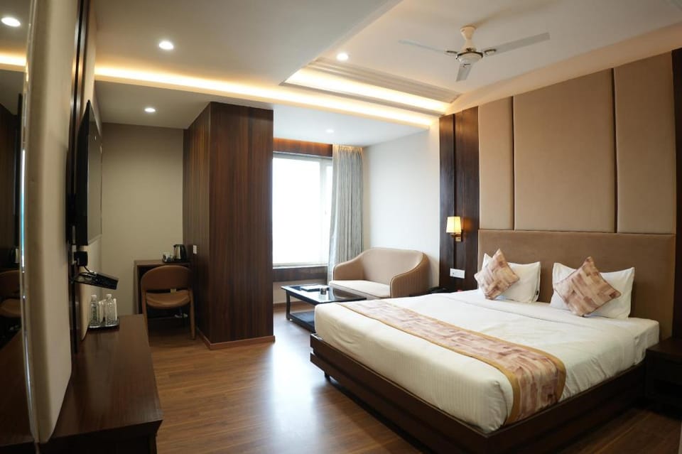 RAGHUKUL GRAND Hotel in Uttar Pradesh