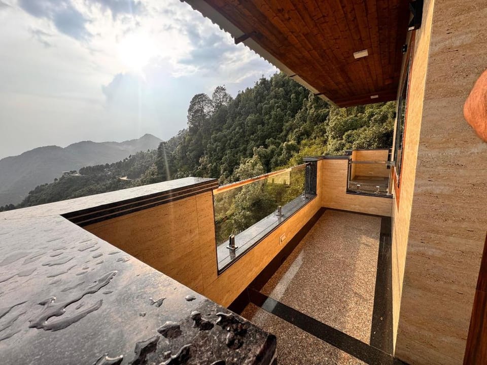 Heavens View Resort Hotel in Uttarakhand