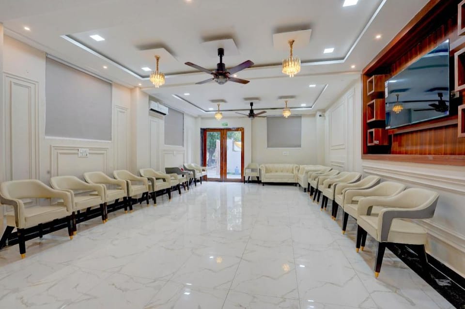 Relax Suites Hotel in Noida